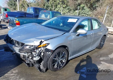 2021 Toyota Camry Se z USA, uszkodzony, nr VIN 4T1G11AK8MU493647